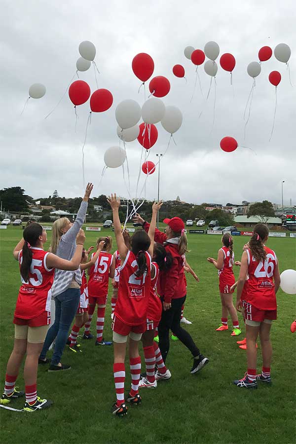img-jnrgirls-balloons2017